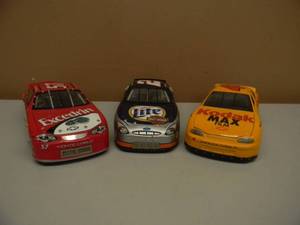 lot 39 image: COLLECTION OF 3 124 SCALE DIE CAST NASCAR CARS - SEE PICTURES