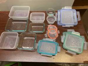lot 44 image: Food Storage Containers