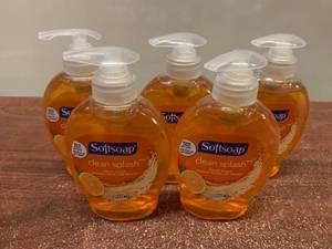 lot 91 image: Softsoap Hand Soap