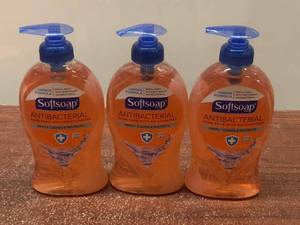lot 30 image: Softsoap Antibacterial Hand Soap