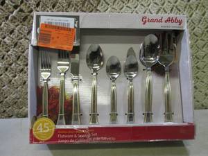 Grand Abby 45-Piece with Gold Accen...