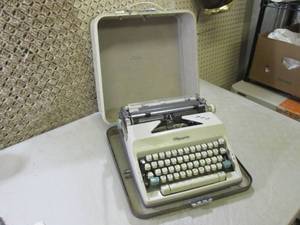 Vintage Olympia SKM Manual Portable...