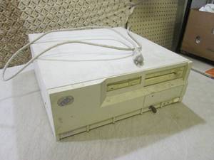 Vintage IBM 433DX Computer Powers O...