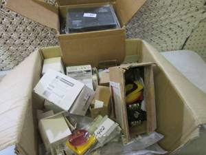 Box Full of Assorted Electronic Com...
