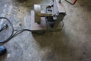 lot 7 image: RBG Model 1201 Electric Rotary Lawn Mower Blade GrinderSharpener