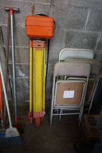 lot 4 image: Wild Model NA828 Laser Level With Tri Pod Stand & Case