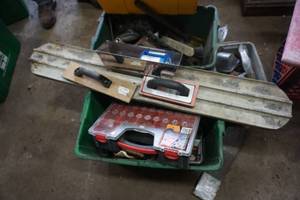 lot 23 image: Lot of Assorted Concrete Equipment