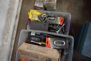 lot 40 image: Lot of Assorted Hardware