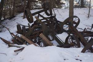 lot 71 image: Large Lot of Vintage Wagon Wheels & Components