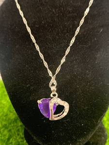 Beautiful Necklace on Unique Short Chain