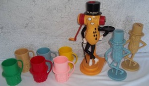 lot 74 image: Mr. Peanut Peanut Butter Maker and Glasses