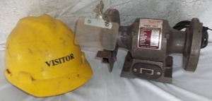 lot 19 image: Benchtop Grinder
