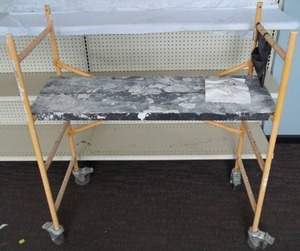 lot 104 image: Small Scaffolding