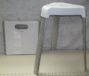lot 124 image: Shower Stool and Scale