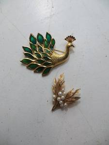2 VINTAGE Trifari Pins