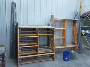 Large Lot Of Scaffold 18-5x5, 7.5x6, Approx 25 Sets Of 4x7 Metal Tech Cross Bars