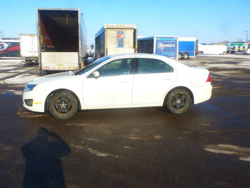 lot 8 image: 2011 Ford Fusion SE #1525