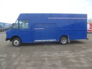 lot 6 image: 2001 Feightliner Utilimaster