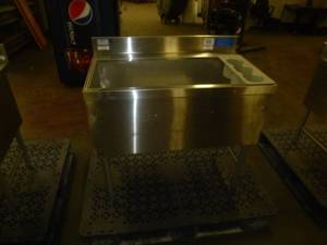 lot 4 image: LaCrosse Ice SinkCocktail Station # 116285