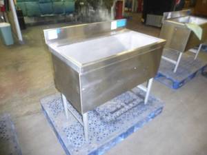 lot 17 image: LaCrosse Ice SinkCocktail Station # 116286