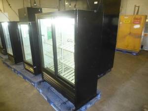 lot 19 image: True Glass Door Merchandiser Cooler # 115202