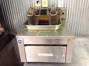 lot 4 image: Counter Top Double Basket Propane Fryer