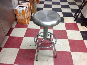 lot 9 image: Adjustable Stool