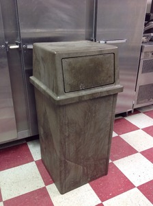 lot 12 image: Hinged Garbage