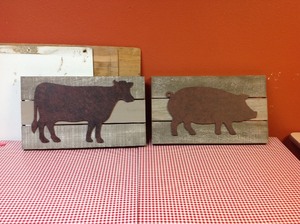 lot 53 image: Decor