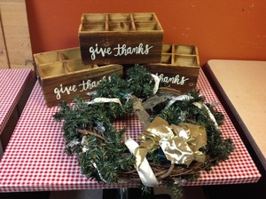 lot 64 image: Table Organizers & Wreath