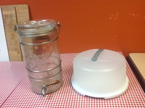 lot 97 image: Glass Server & Cake Tray