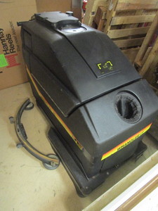 WRANGLER 26 FLOOR SCRUBBER