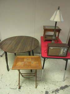 WOOD TABLE, VINTAGE SONY RADIO, COLLAPSIBLE TV TRAY, LAMP, END TABLE