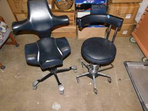 lot 14 image: Chairs