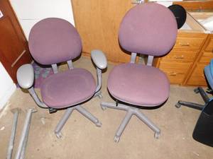 lot 21 image: Chairs