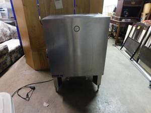 lot 31 image: Silver Beverage Cooler