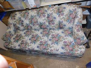 lot 37 image: Floral Sofa