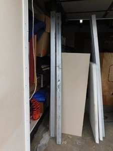 lot 40 image: 2 Aluminum Load Bars w Locking Ends