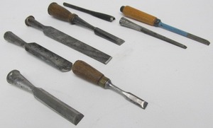 lot 15 image: Group of Assorted Vintage & Antique Woodworking Chisels