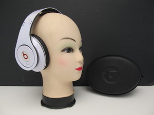 lot 22 image: Working BEATS By Dre Headphones wCase