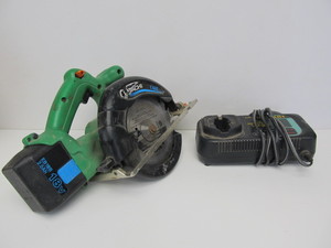lot 23 image: Working HITACHI Cordless Circular Saw 