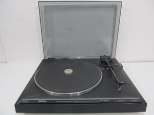 lot 51 image: Yamaha P-220 Turntable