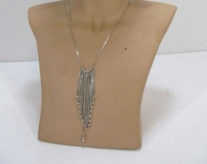 lot 61 image: Elegant Vintage Sterling Silver Necklace