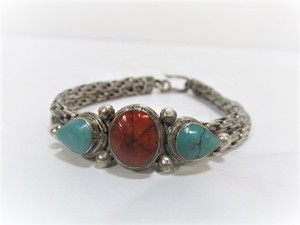 lot 69 image: Beautiful Vintage Southwestern Sterling Silver Turquoise Bracelet wDivided Red Coral Center