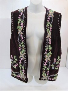 lot 80 image: Vintage European Hand Beaded Vest