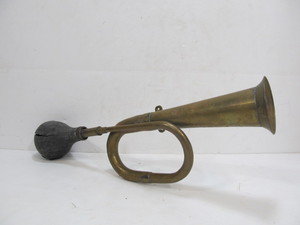 lot 92 image: Old Vintage Brass Car Horn