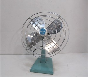 lot 93 image: Mid Century Turquoise ESKIMO Desk Fan 