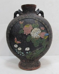 lot 97 image: Vintage Japanese Hand Painted Pottery Vase