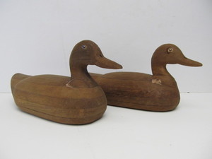 lot 26 image: Pair of Old Vintage Hand Carved wood Duck Decoys