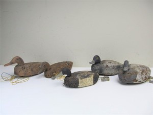 lot 28 image: 5 Old Vintage Wood & Cork Duck Decoys